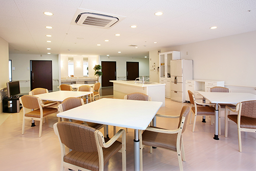 有料ドゥーエ　食堂